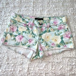 Forever 21 floral denim shorts 🎀